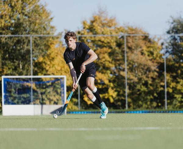 What is the Best Hockey Stick For Midfielders?